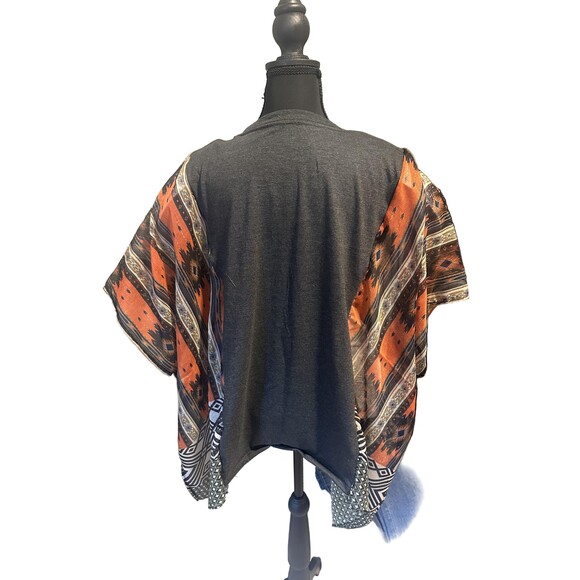 Handmade upcycled Western boho Wild Horses Tshirt Poncho. One size - Picture 2 of 3